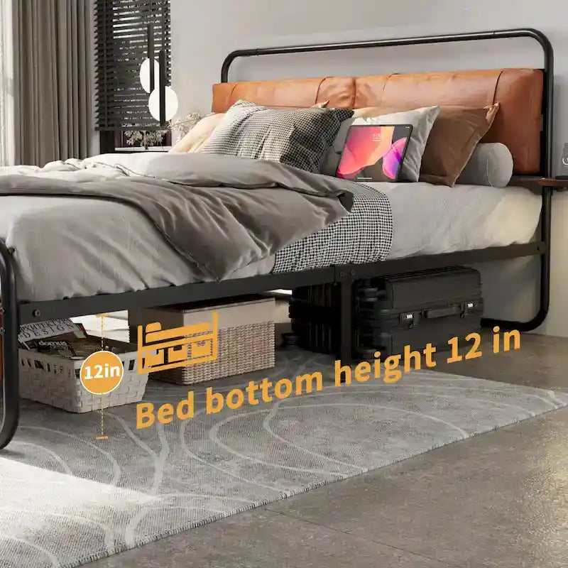 Cama de plataforma de metal en color marrón antiguo con cabecero tapizado y estación de carga