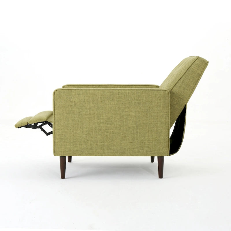 Groene stoffen gecapitonneerde relaxfauteuil met naar achteren te duwen rugleuning en taps toelopende poten van beukenhout