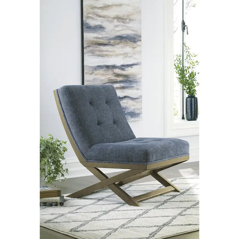 Sillón decorativo marrón de cuero sintético capitoné, sin brazos, con base metálica