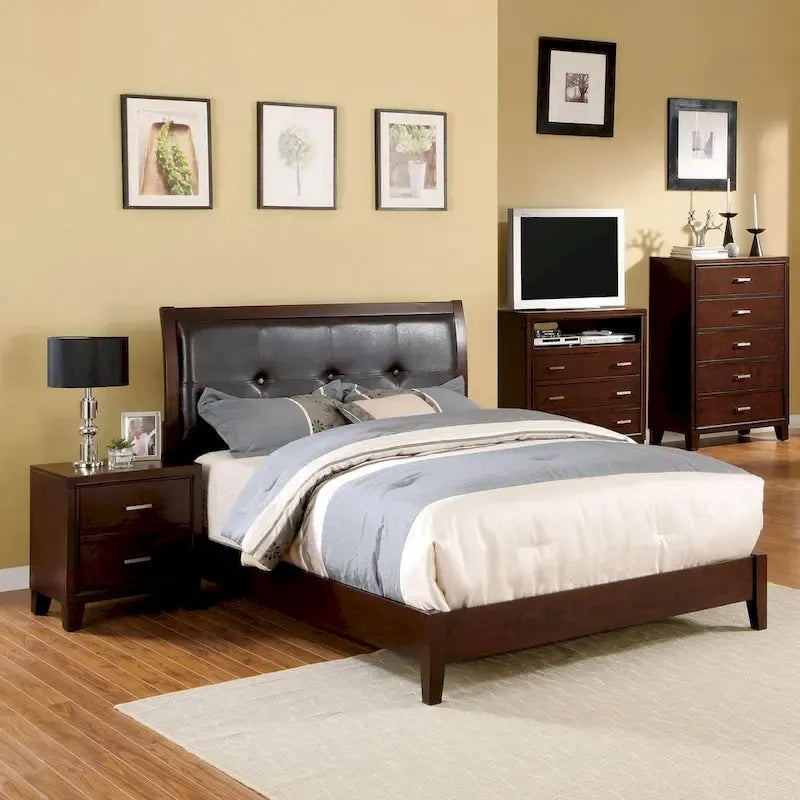 Cama de plataforma de madera de cerezo con cabecero acolchado con botones decorativos de imitación de cuero color espresso