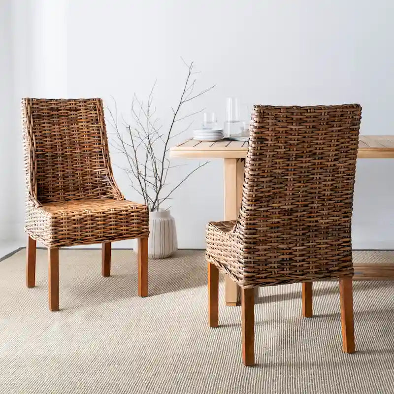 Silla de comedor costera de ratán tejido con respaldo alto contorneado