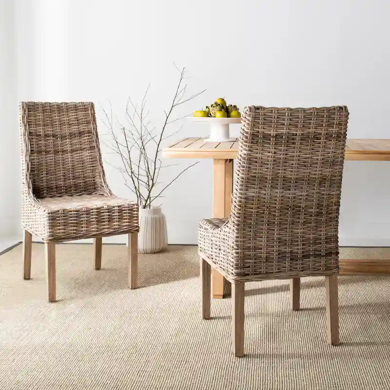 Silla de comedor costera de ratán tejido con respaldo alto contorneado