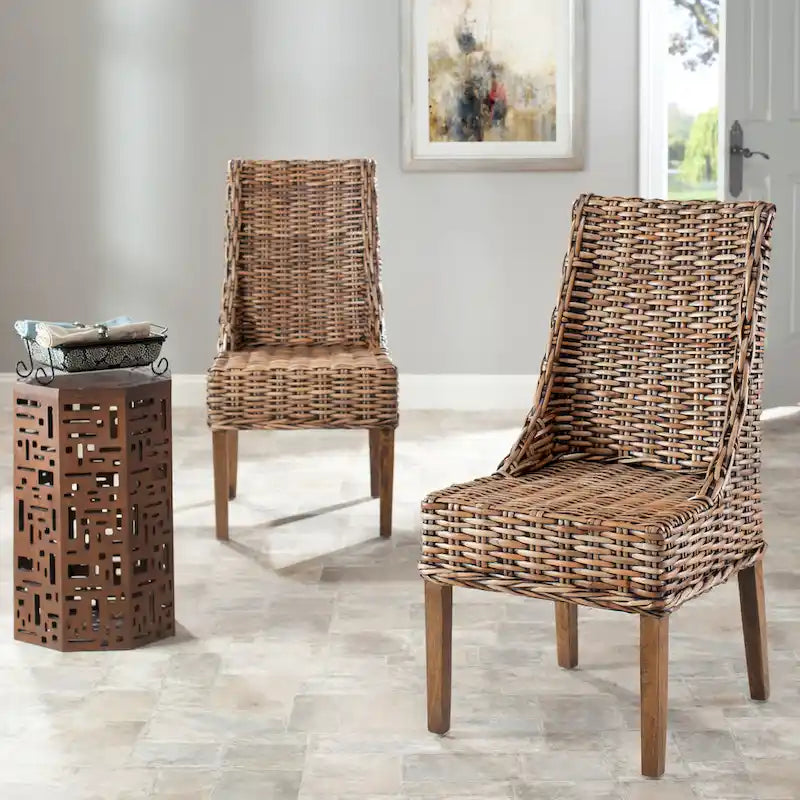 Silla de comedor costera de ratán tejido con respaldo alto contorneado