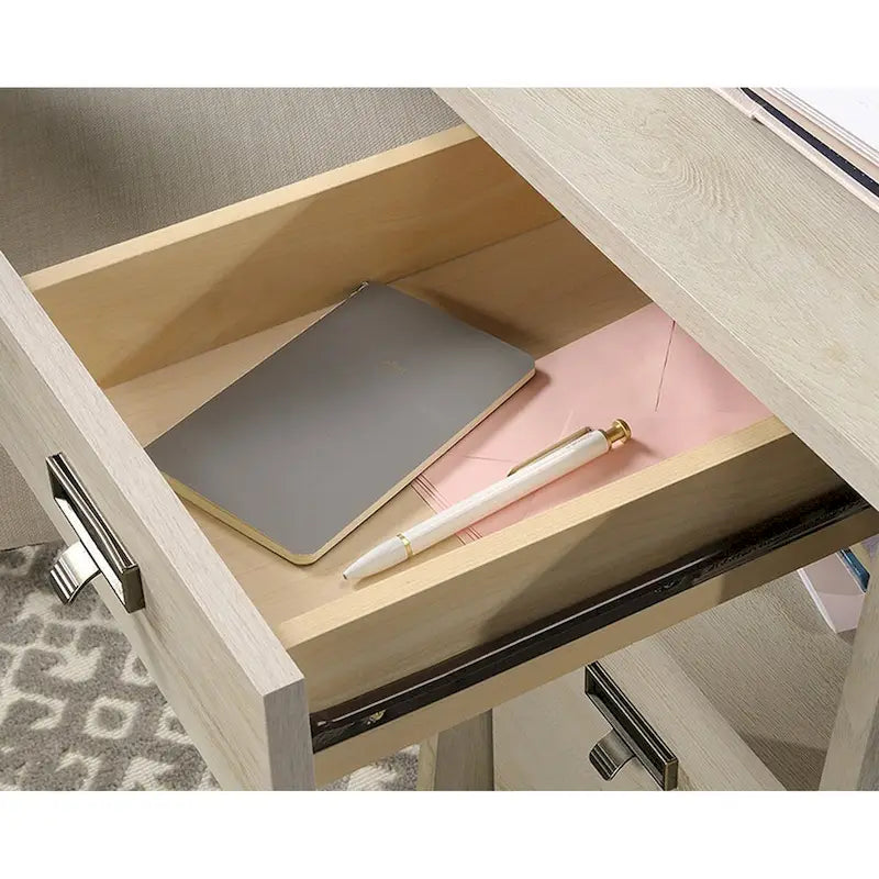 Escritorio ejecutivo color blanco hueso con acabado de veta de madera, cuatro cajones y estantes abiertos