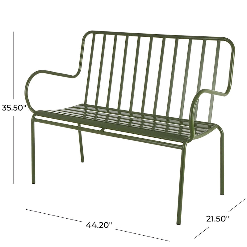 Banco de metal verde oliva con asiento de listones y reposabrazos curvos